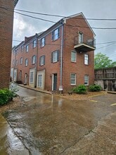 613 University Dr in Starkville, MS - Foto de edificio - Building Photo