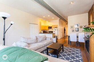 1817 W Armitage Ave, Unit 2 in Chicago, IL - Building Photo - Building Photo