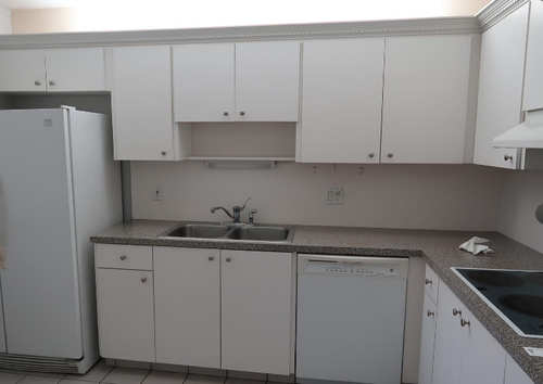 359 Lakeview Dr in Weston, FL - Building Photo - Building Photo