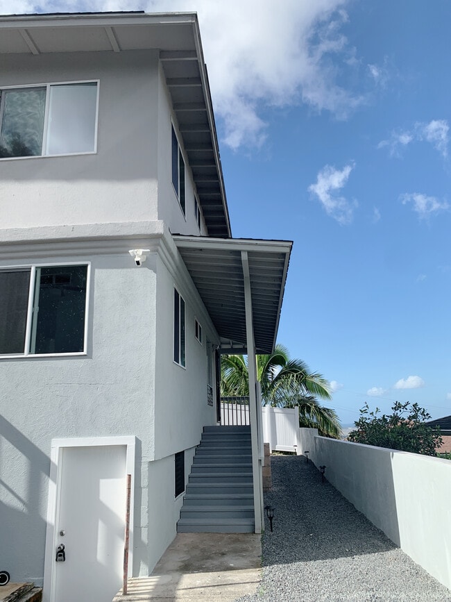 1559 Puolani St in Honolulu, HI - Building Photo - Building Photo