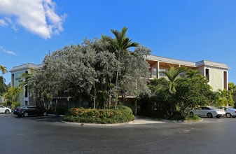 Golden Palms in Boca Raton, FL - Foto de edificio - Building Photo