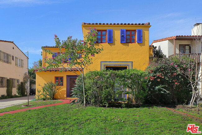 167 S Martel Ave in Los Angeles, CA - Foto de edificio - Building Photo