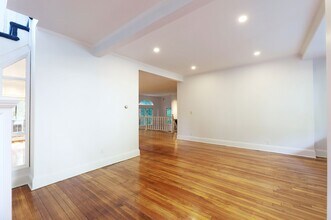 24 Merrifield Way in Cresskill, NJ - Building Photo - Building Photo