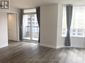 15-1515 Northtown Way in Toronto, ON - Building Photo - Building Photo
