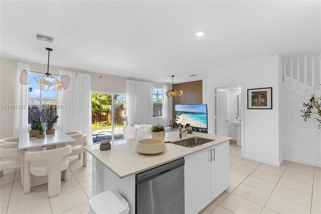 12022 NW 46th St in Coral Springs, FL - Building Photo - Building Photo