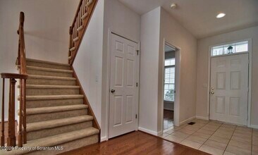 803 Ohenry Close Sec 1 in Moosic, PA - Building Photo - Building Photo