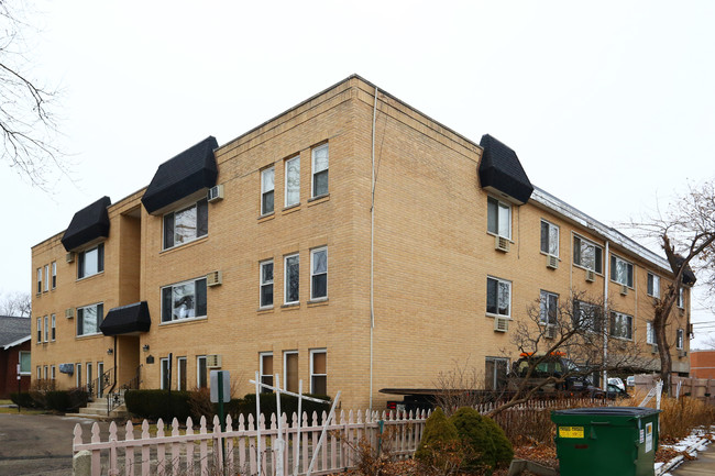 1328 Webford Ave in Des Plaines, IL - Foto de edificio - Building Photo