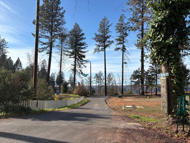 7045 Molokai Dr in Paradise, CA - Building Photo - Building Photo