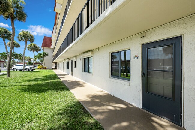 760 S Brevard Ave, Unit 121 in Cocoa Beach, FL - Building Photo - Building Photo
