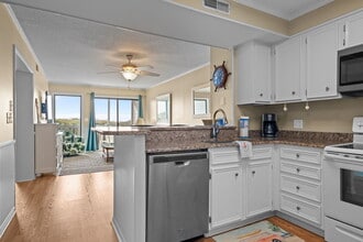 2111 W Fort Macon Rd in Atlantic Beach, NC - Building Photo - Building Photo