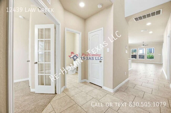 12439 Law Creek in San Antonio, TX - Foto de edificio - Building Photo