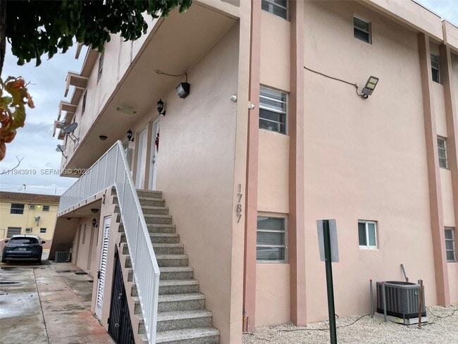 1787 SW 7th St in Miami, FL - Building Photo - Building Photo