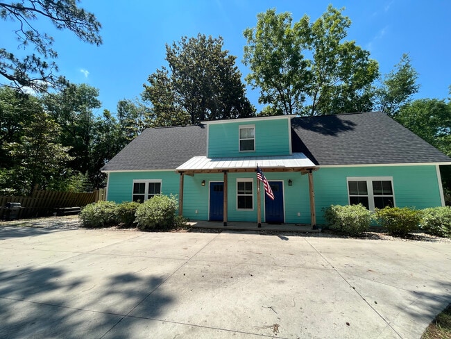 202 Dixie Ave, Unit 202 Dixie (Downstairs)