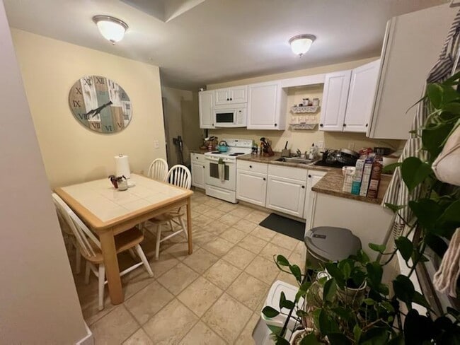 167 Elm St, Unit 2 in Milford, NH - Building Photo - Building Photo