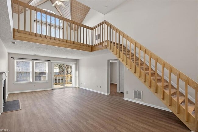 901 Gas Light Ln in Virginia Beach, VA - Building Photo - Building Photo