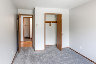 Suite Liv'n - Marshall in Marshall, MN - Building Photo - Interior Photo