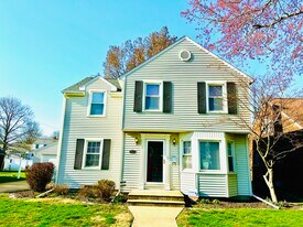 913 W Stratford Dr in Peoria, IL - Building Photo