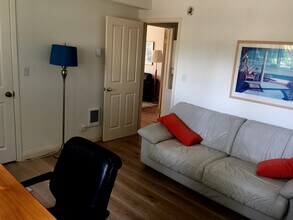 2308 Schader Dr, Unit 109 in Santa Monica, CA - Building Photo - Building Photo