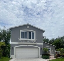 4251 Pine Hollow Cir in Greenacres, FL - Building Photo