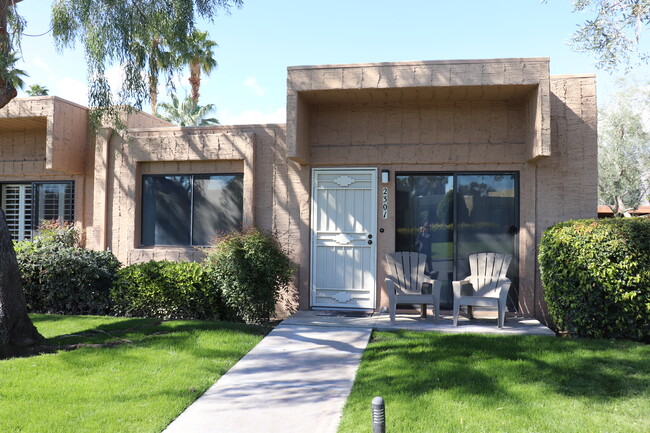 2301 Los Patos Dr in Palm Springs, CA - Building Photo - Building Photo