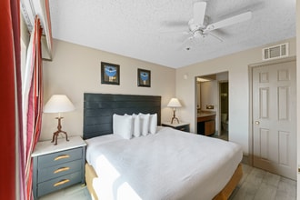 9880 N Scottsdale Rd in Scottsdale, AZ - Building Photo - Building Photo