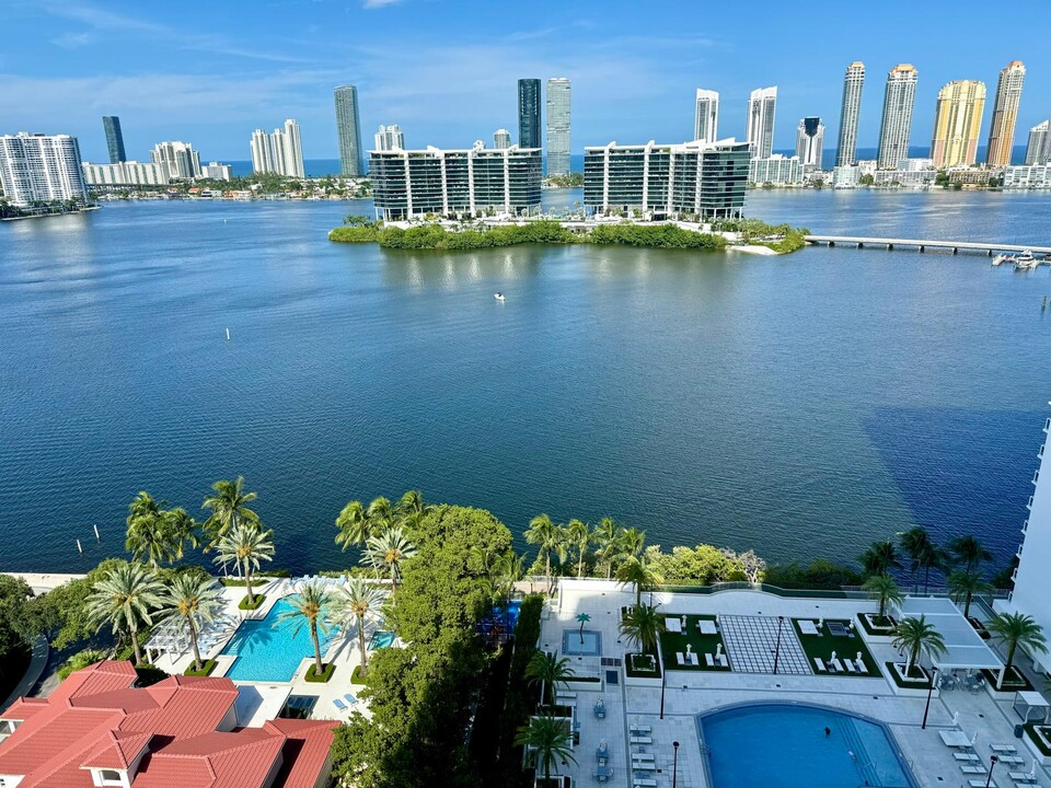 3301 NE 183rd St in Aventura, FL - Foto de edificio