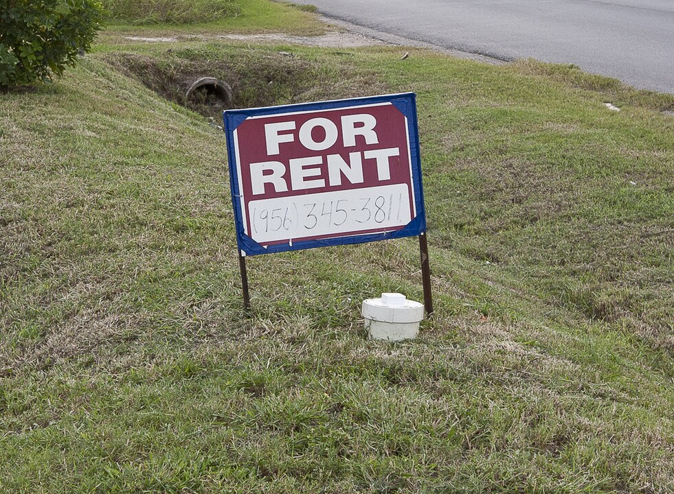 Misty Hollow Apartments in Brownsville, TX - Building Photo