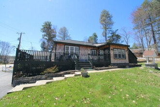 94 Lakeshore Dr in Northwood, NH - Building Photo - Building Photo