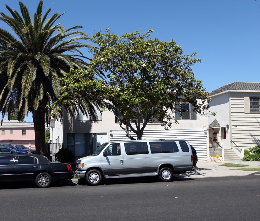 1221 10th St in Santa Monica, CA - Building Photo