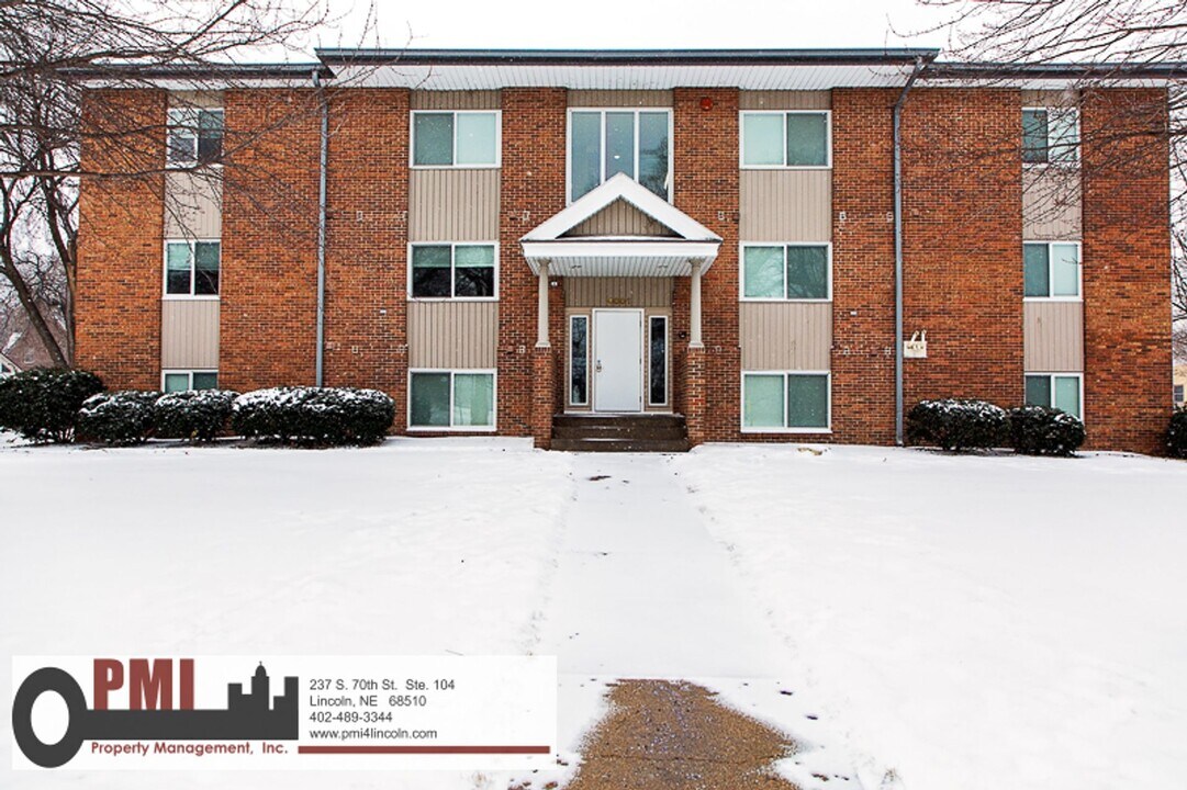 4001 Holdrege St in Lincoln, NE - Building Photo