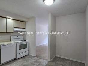 20 Tall Pines Dr in Lewiston, ME - Building Photo - Building Photo