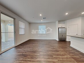658 N Water St in Henderson, NV - Building Photo - Building Photo