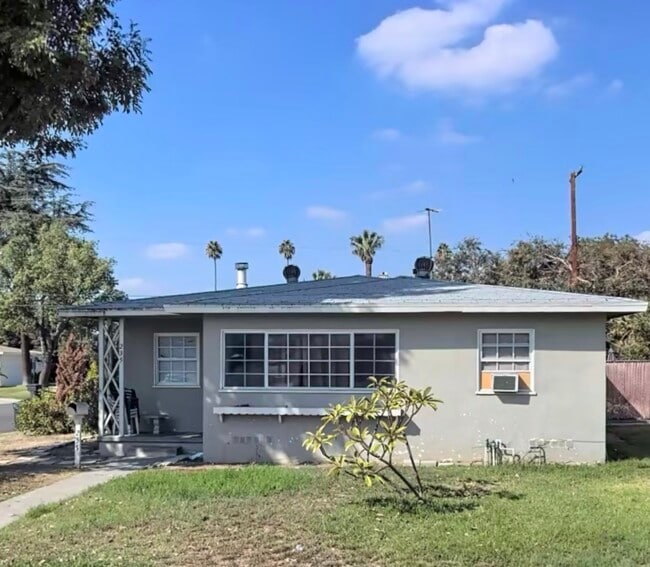 property at 235 S Robin Rd