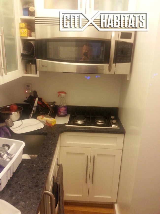 339 E 57TH St-Unit -2D in New York, NY - Building Photo - Building Photo