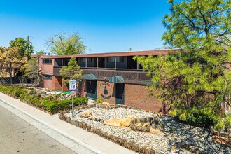 201 Manzano St NE in Albuquerque, NM - Foto de edificio - Building Photo