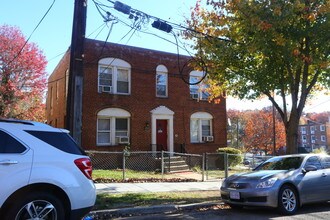 2832 Buena Vista Ter SE in Washington, DC - Building Photo - Building Photo