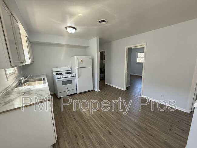 property at 2716 N Buffum St