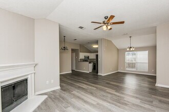 10509 Shadywood Dr in Fort Worth, TX - Foto de edificio - Building Photo