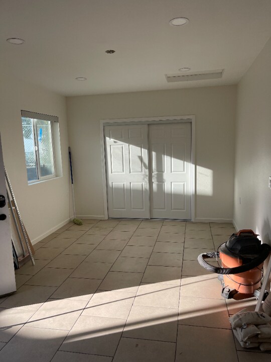 15730 Washington St in Riverside, CA - Foto de edificio