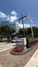 540 Brickell Key Dr in Miami, FL - Building Photo - Building Photo