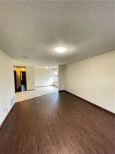 672-672 W Martha Dr in Fayetteville, AR - Foto de edificio - Building Photo