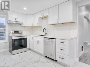 7 Maplecrest Ave in St Catharines, ON - Building Photo - Building Photo