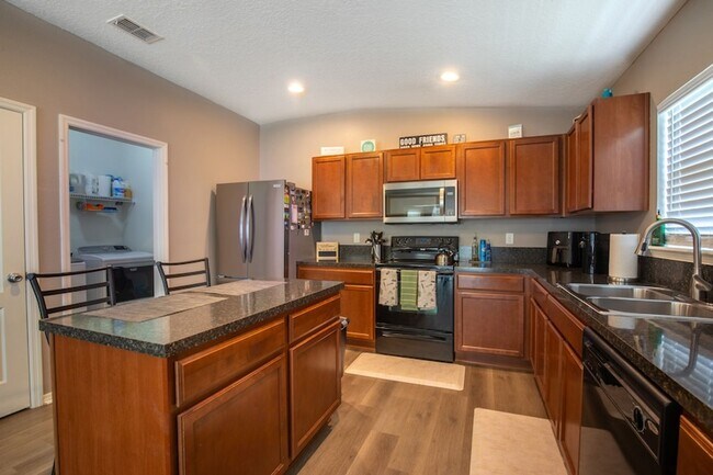 2527 Eisner Dr in Jacksonville, FL - Building Photo - Building Photo