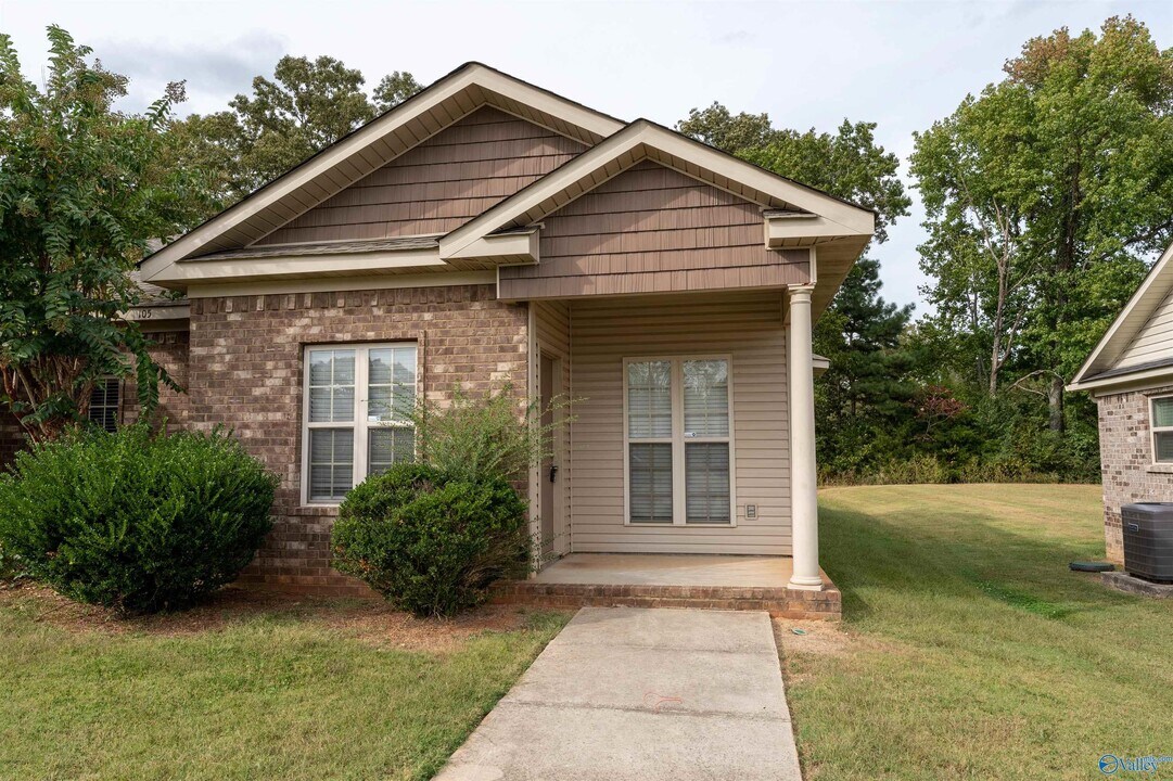 105 Kaleigh Paige Cir in New Market, AL - Building Photo