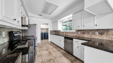 219 April Waters Dr W in Montgomery, TX - Building Photo - Building Photo