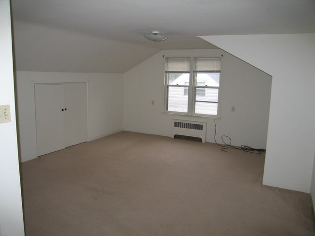 234 E McCormick Ave, Unit Upper in State College, PA - Building Photo - Building Photo