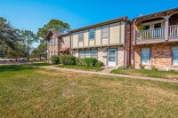 2220 Shadowdale Dr in Houston, TX - Building Photo - Building Photo