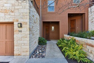 8110 Ranch to Market Rd 2222 in Austin, TX - Foto de edificio - Building Photo