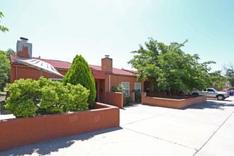 318-320 Columbia Dr SE in Albuquerque, NM - Building Photo - Building Photo