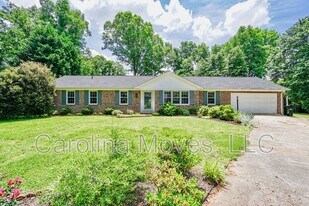 403 Rosebud Ct in Greer, SC - Building Photo